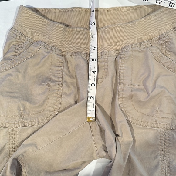 Two Hearts Maternity Khaki Shorts Cargo/Bermuda. SZ Small measurements in photos - Picture 7 of 8